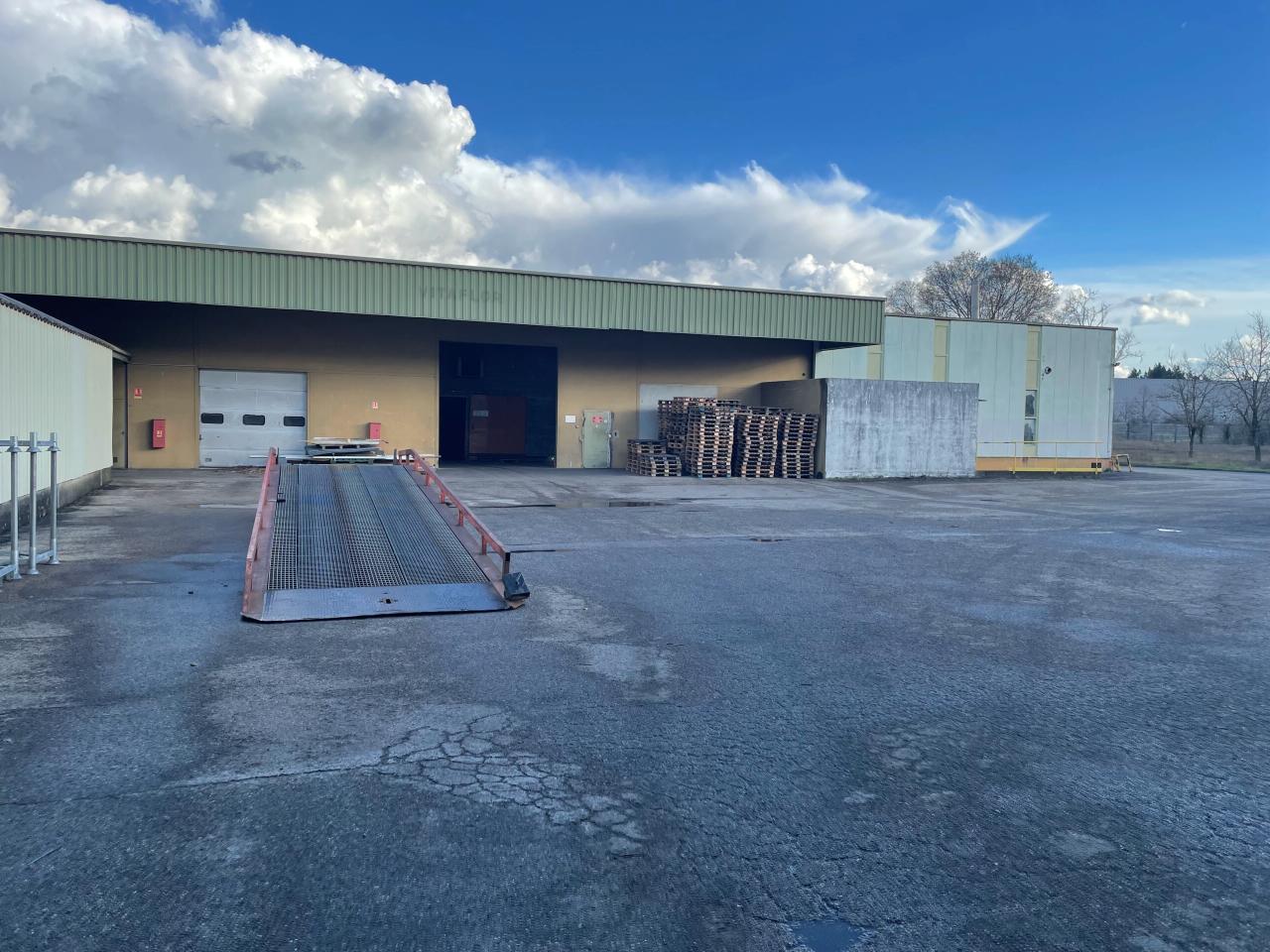 Local d'activité Saint-Quentin-Fallavier 8453m² Vente local d'activité Saint-Quentin-Fallavier Isère OVACT2530621 0